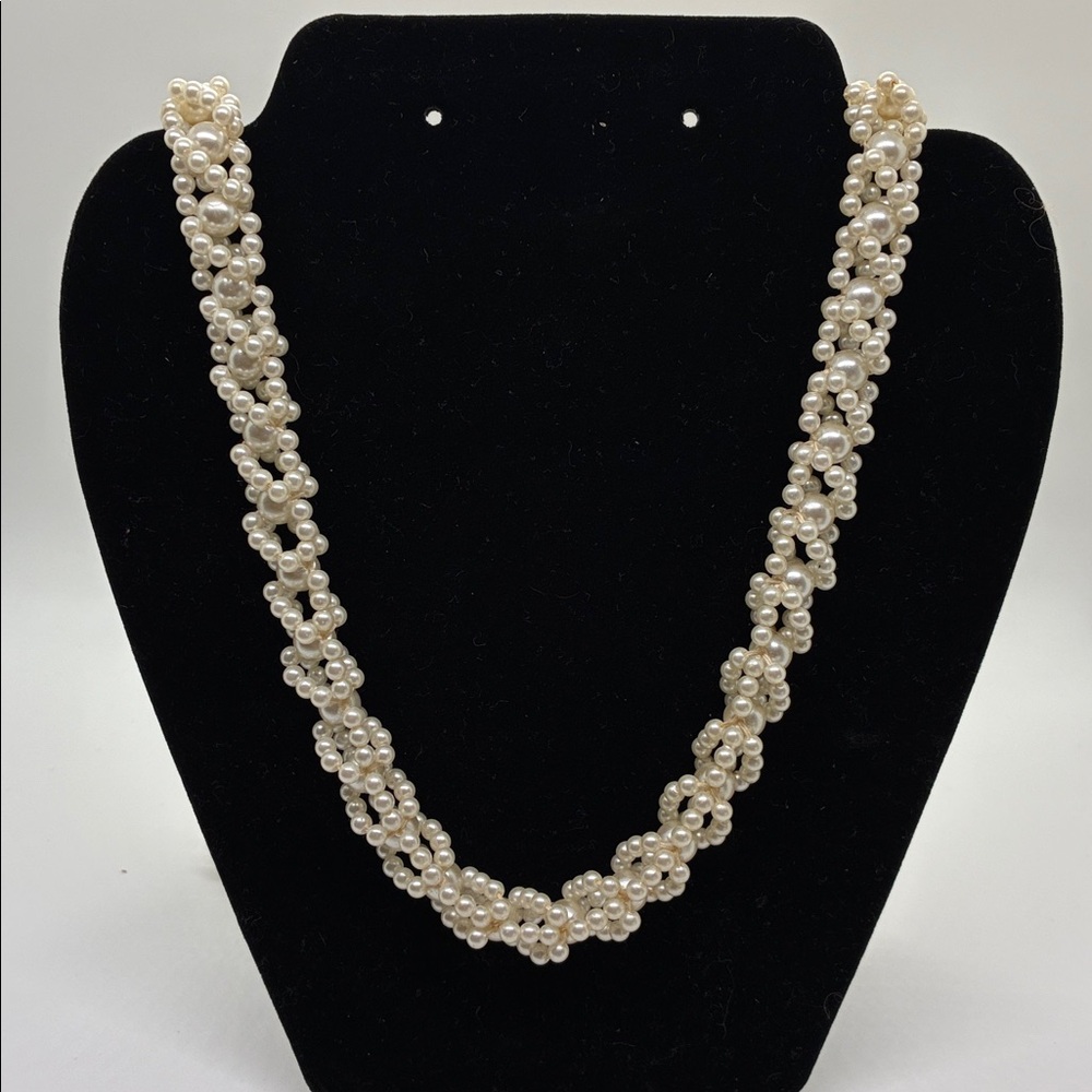 VINTAGE DOUBLE HELIX FAUX PEARL NECKLACE